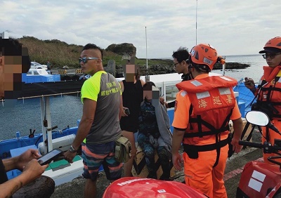 鵝鑾鼻女性潛水客失聯　海巡消防威鯨聯合救援成功1